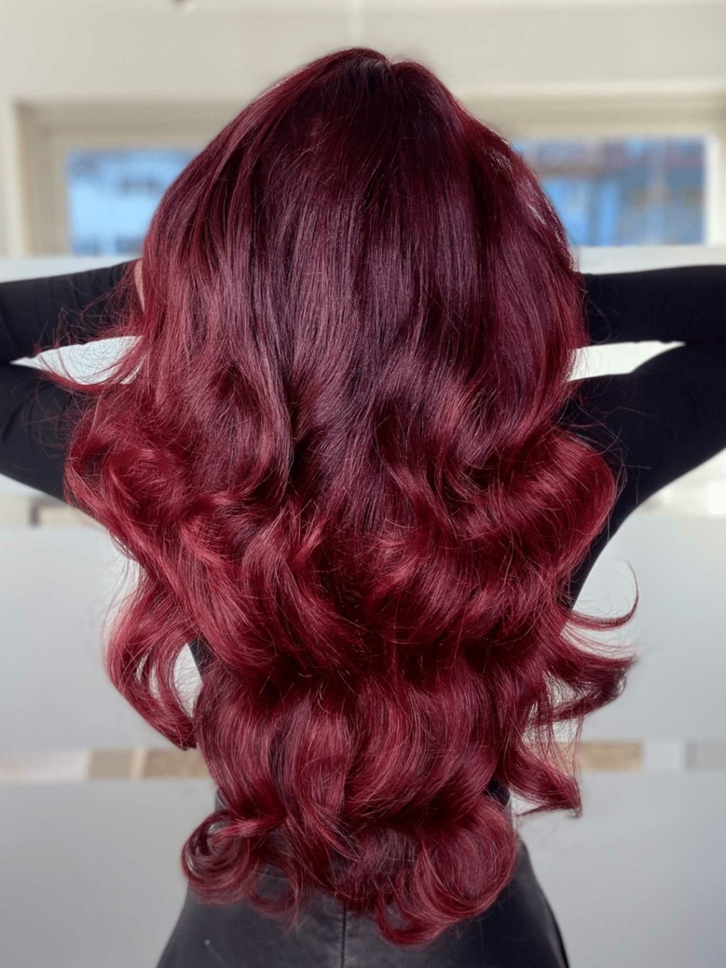 Hair extension with #INSPOS for woman with red long hair